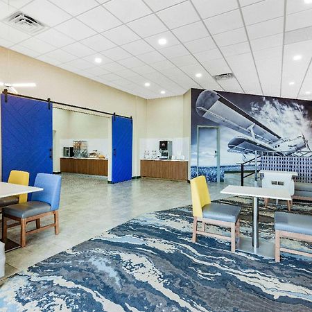 Wingate By Wyndham Wichita Airport Hotel ภายนอก รูปภาพ