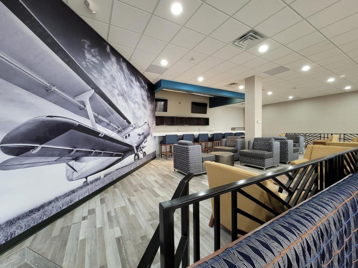 Wingate By Wyndham Wichita Airport Hotel ภายนอก รูปภาพ