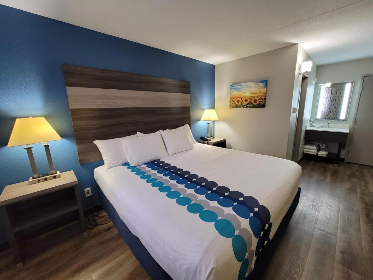 Wingate By Wyndham Wichita Airport Hotel ภายนอก รูปภาพ