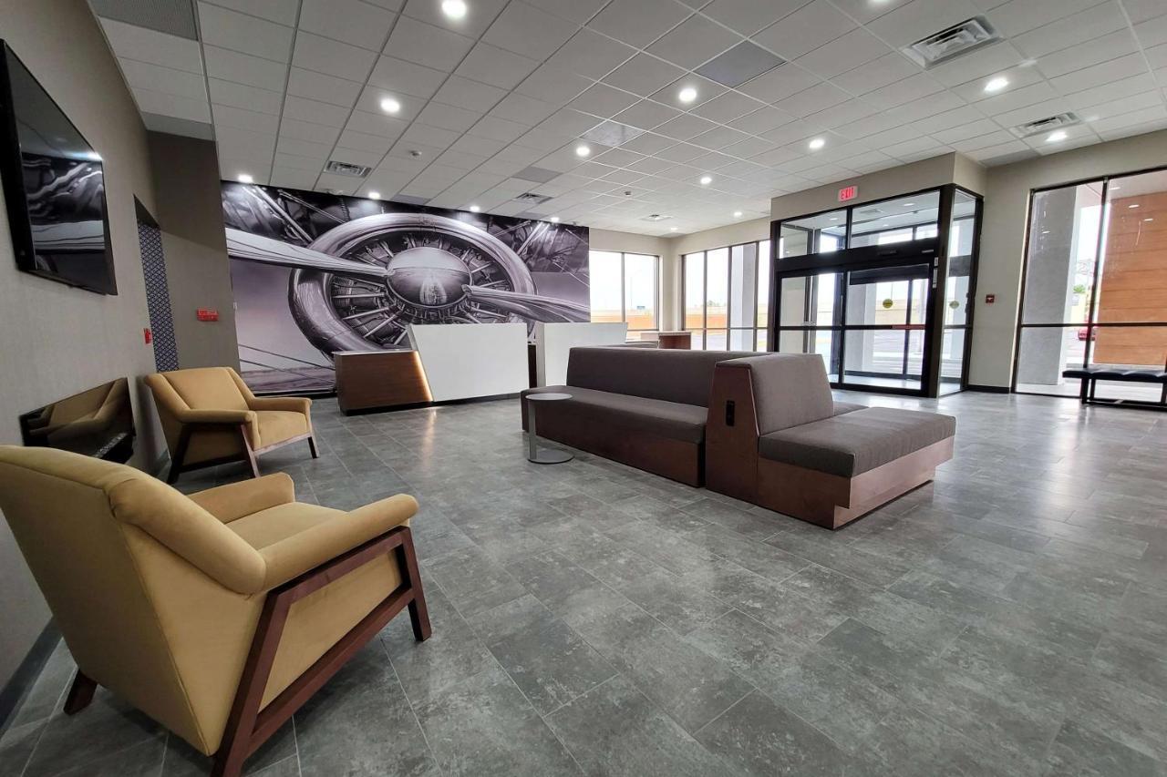 Wingate By Wyndham Wichita Airport Hotel ภายนอก รูปภาพ