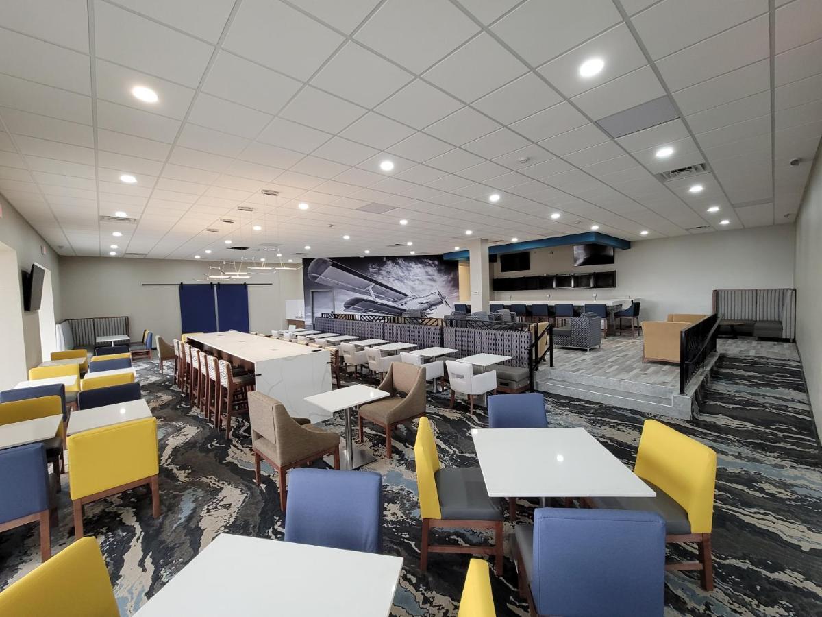 Wingate By Wyndham Wichita Airport Hotel ภายนอก รูปภาพ