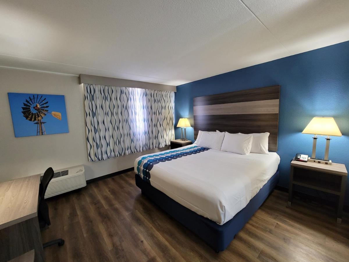 Wingate By Wyndham Wichita Airport Hotel ภายนอก รูปภาพ