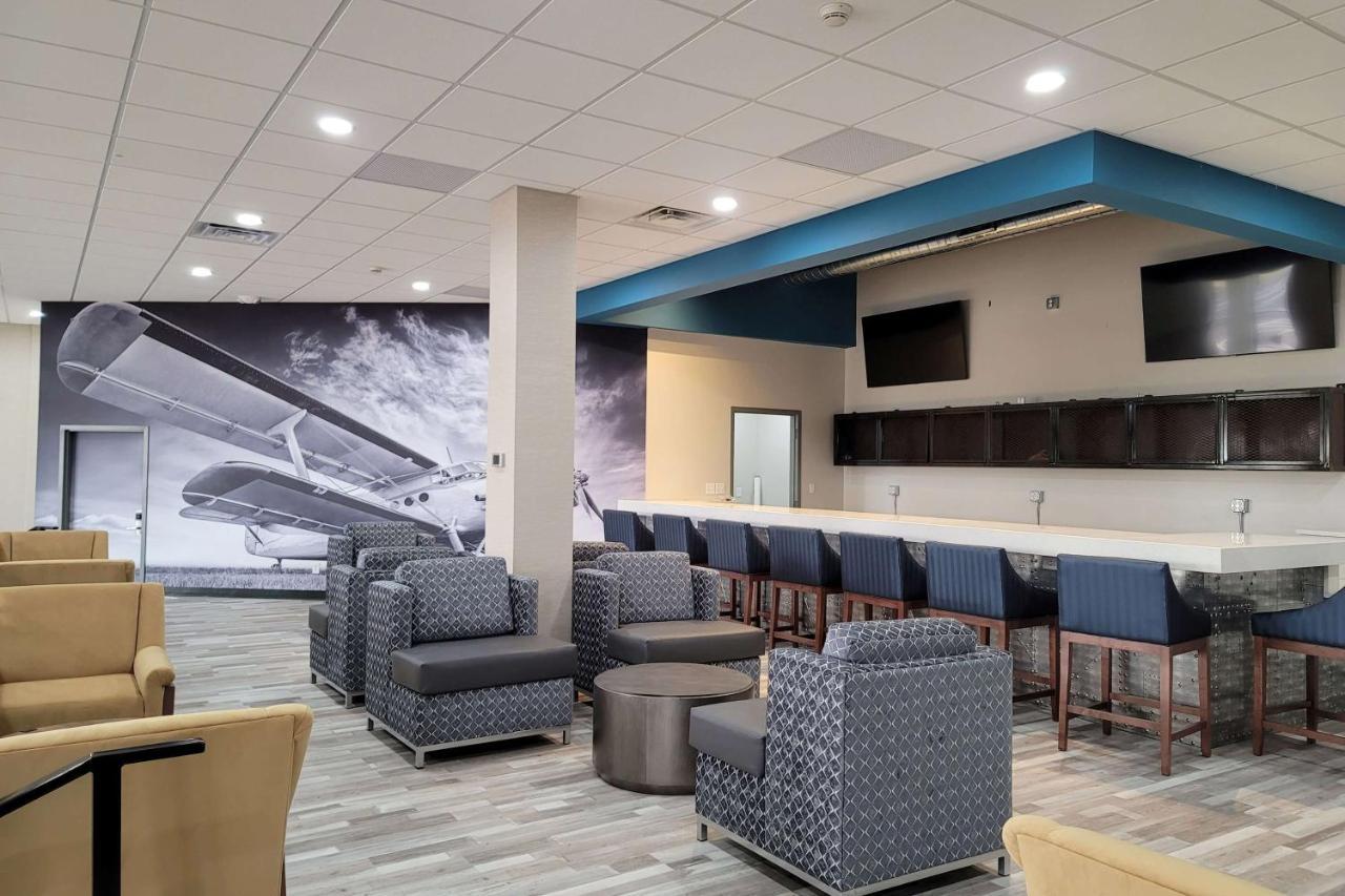 Wingate By Wyndham Wichita Airport Hotel ภายนอก รูปภาพ