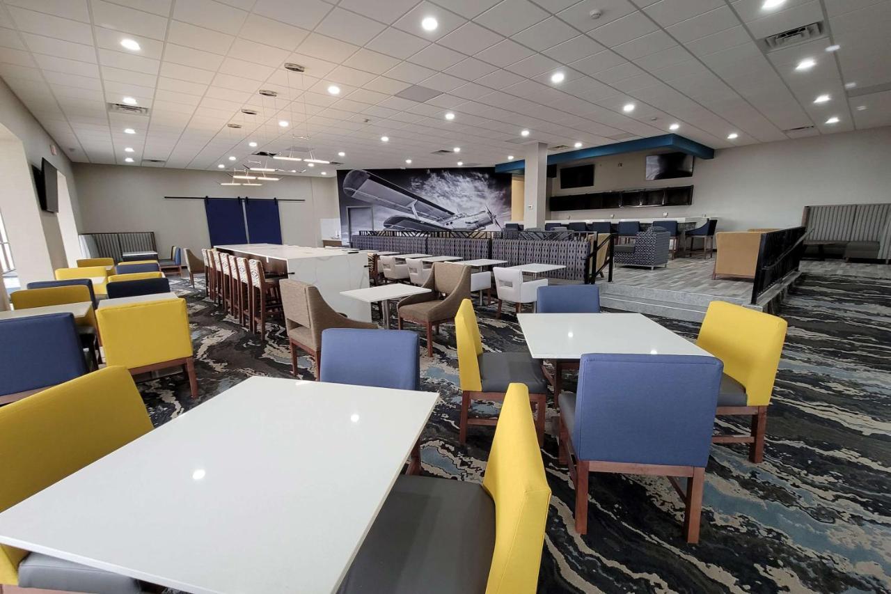 Wingate By Wyndham Wichita Airport Hotel ภายนอก รูปภาพ