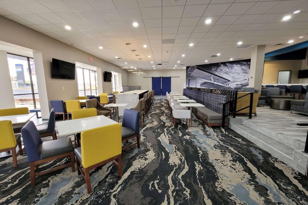 Wingate By Wyndham Wichita Airport Hotel ภายนอก รูปภาพ