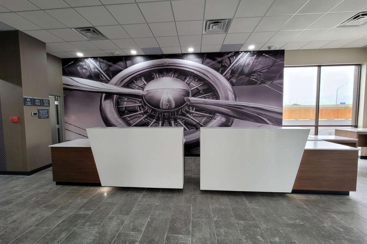 Wingate By Wyndham Wichita Airport Hotel ภายนอก รูปภาพ