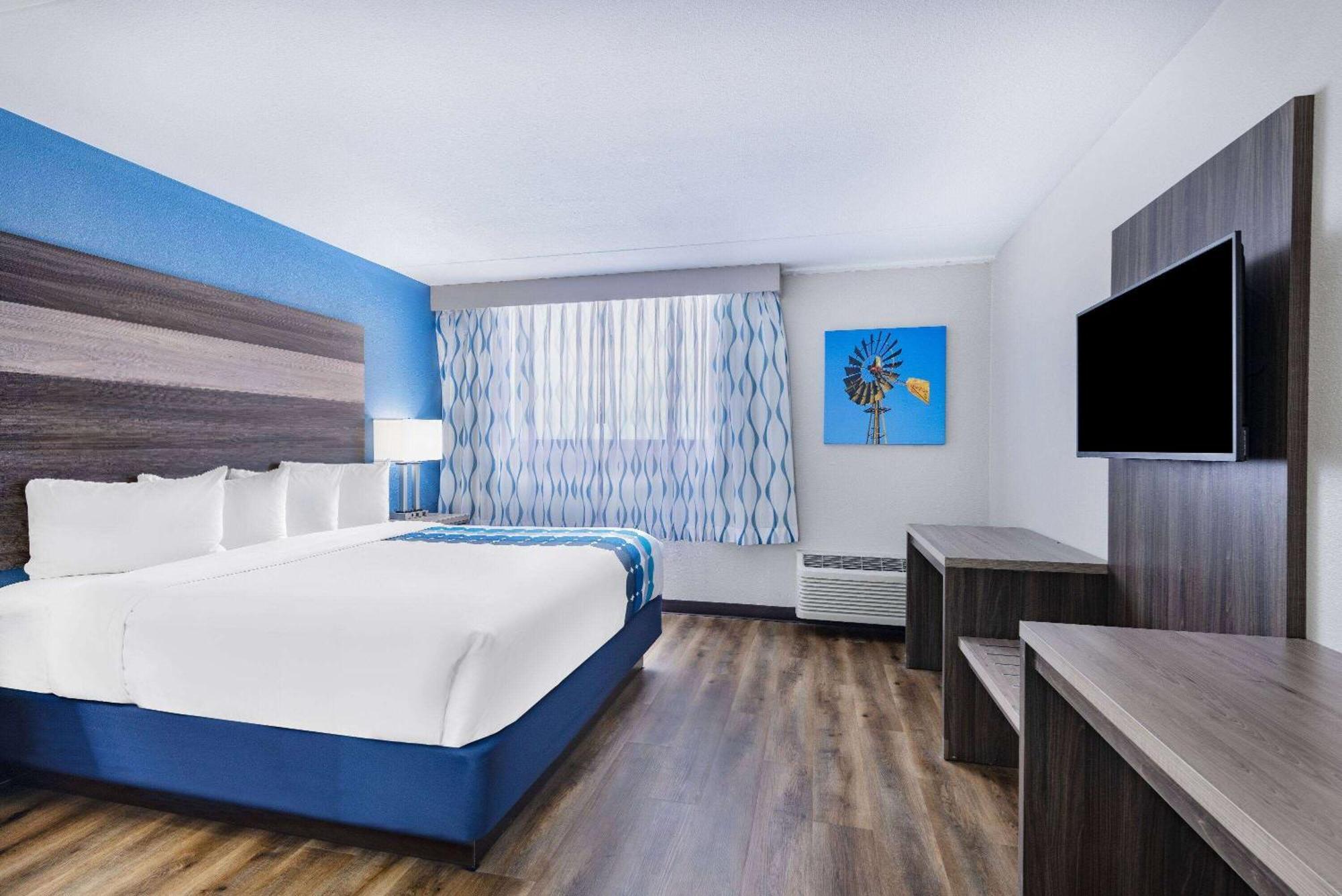 Wingate By Wyndham Wichita Airport Hotel ภายนอก รูปภาพ