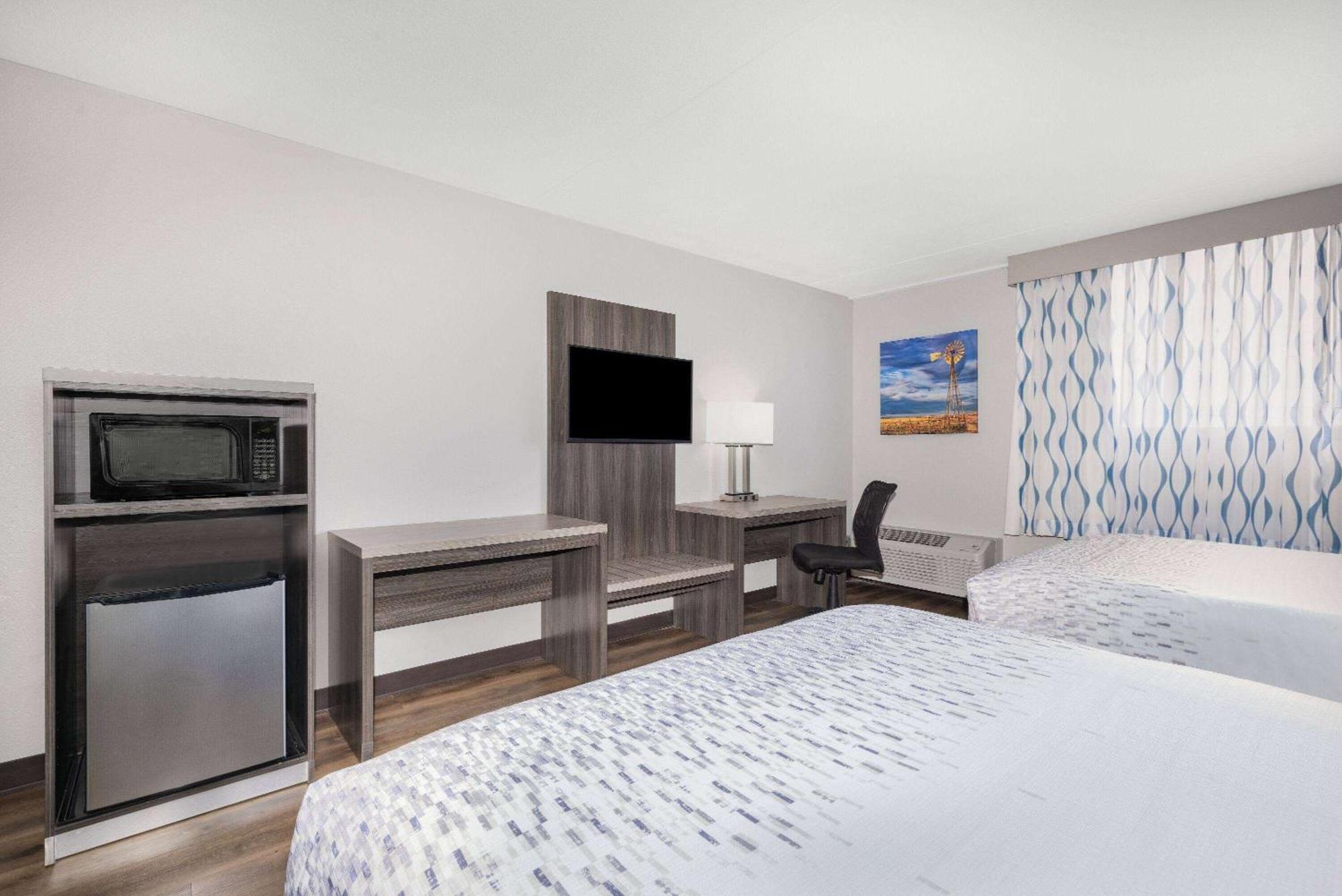 Wingate By Wyndham Wichita Airport Hotel ภายนอก รูปภาพ