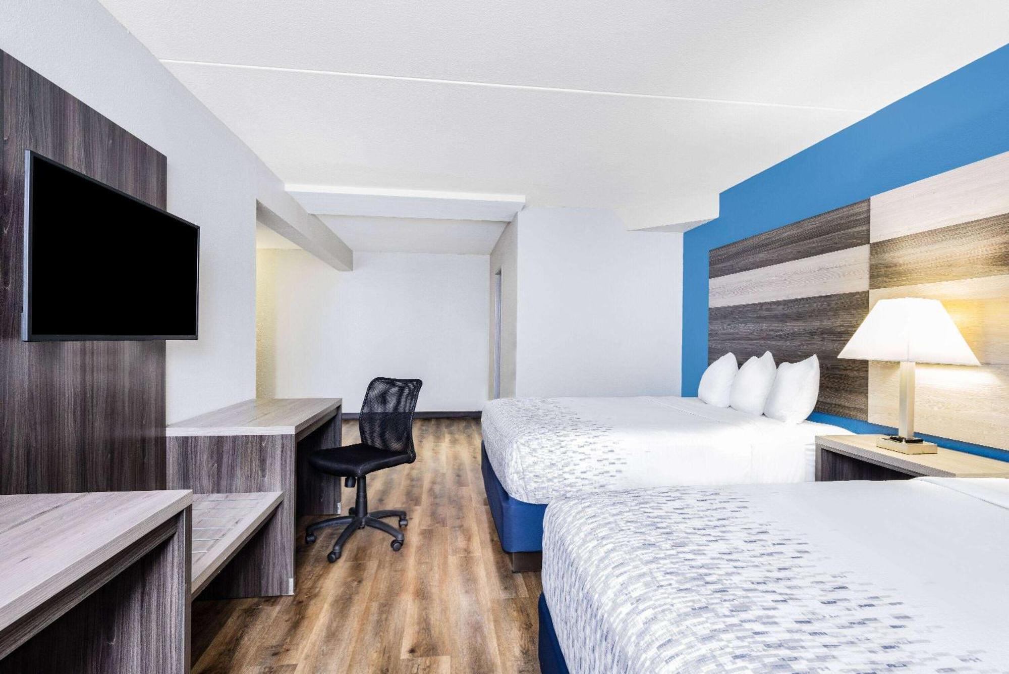 Wingate By Wyndham Wichita Airport Hotel ภายนอก รูปภาพ