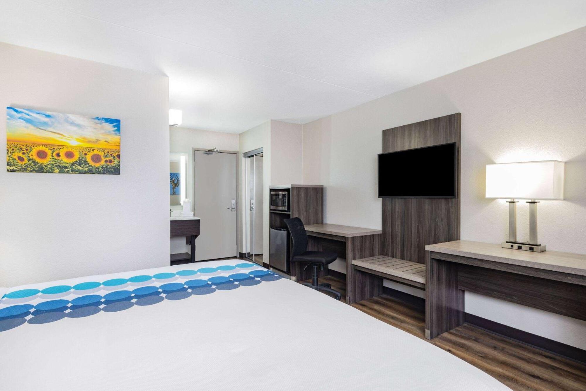 Wingate By Wyndham Wichita Airport Hotel ภายนอก รูปภาพ