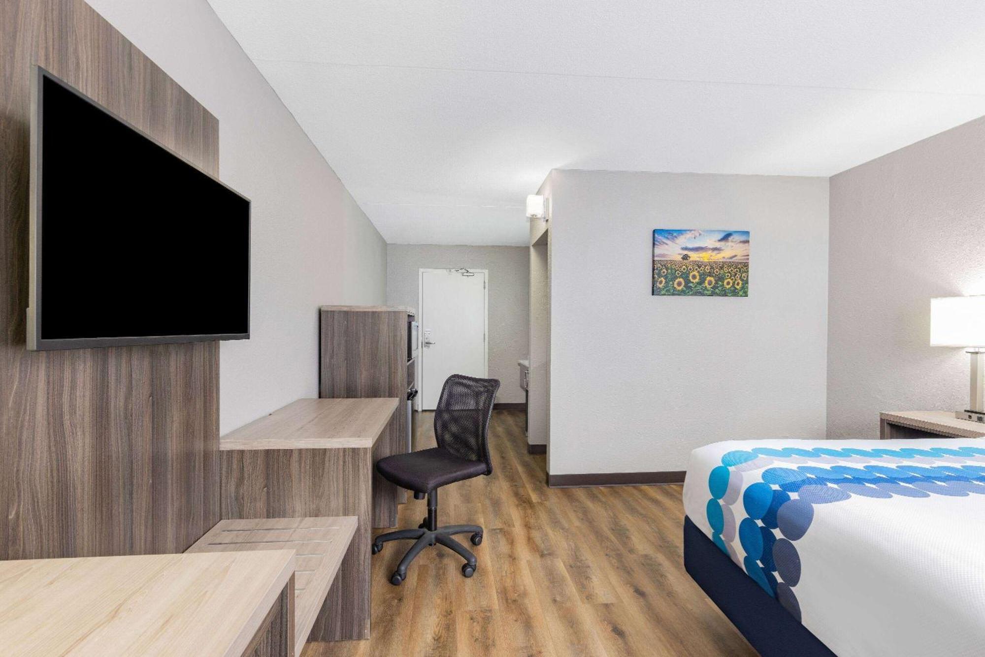 Wingate By Wyndham Wichita Airport Hotel ภายนอก รูปภาพ