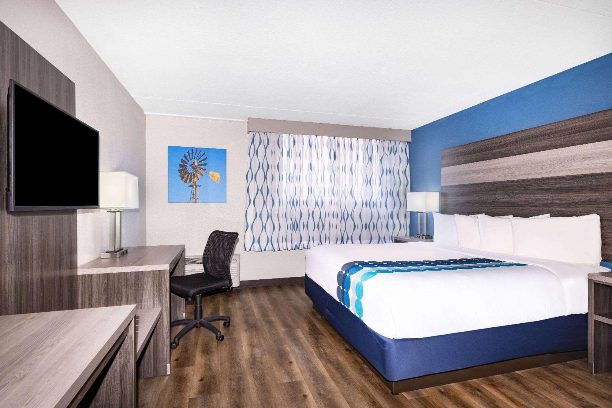 Wingate By Wyndham Wichita Airport Hotel ภายนอก รูปภาพ