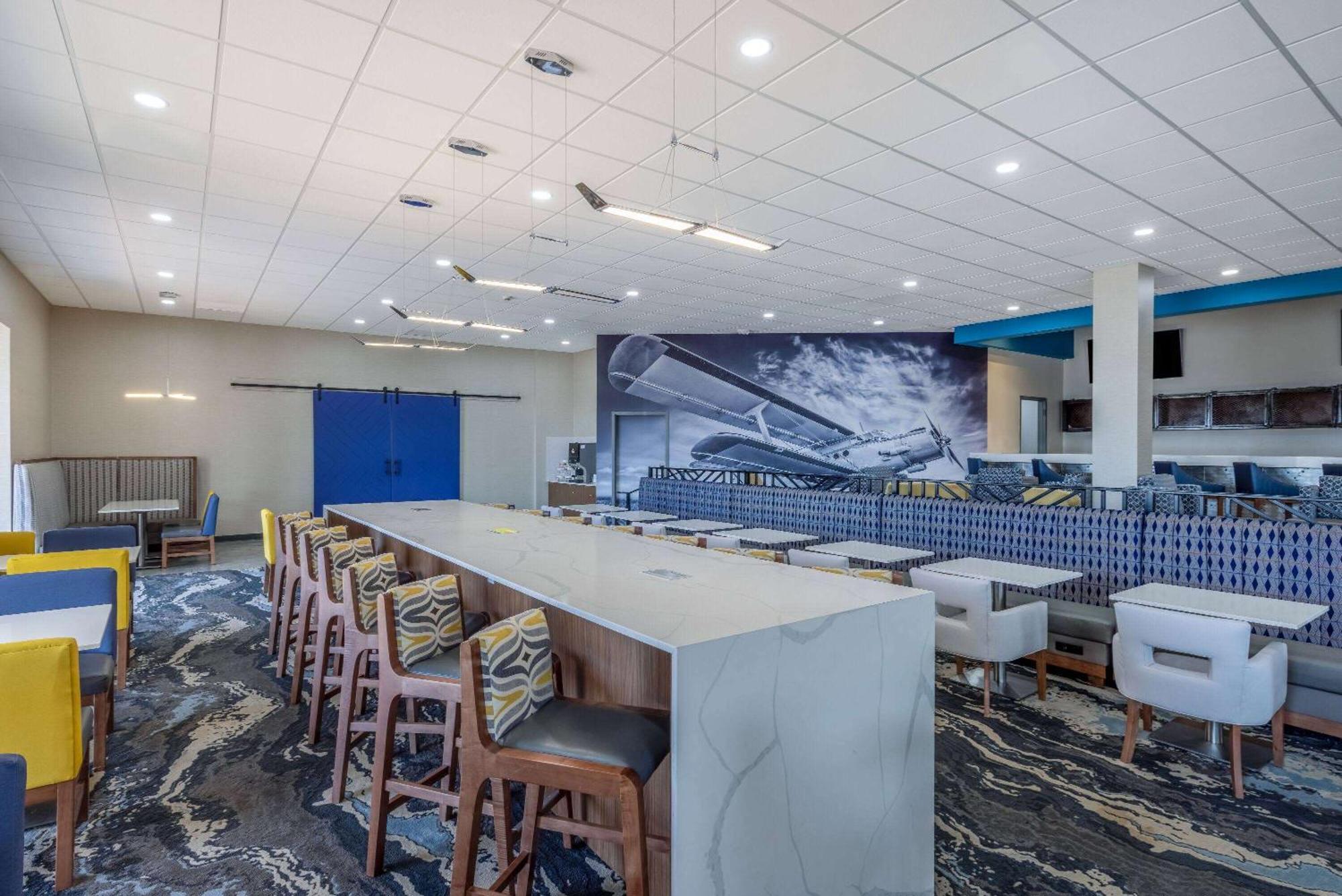 Wingate By Wyndham Wichita Airport Hotel ภายนอก รูปภาพ