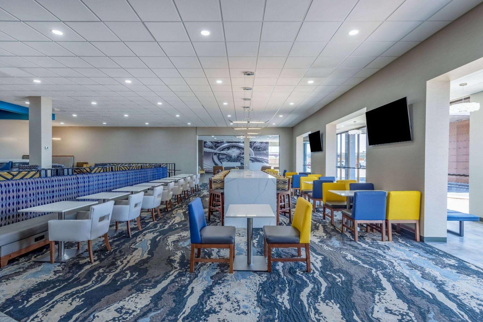Wingate By Wyndham Wichita Airport Hotel ภายนอก รูปภาพ