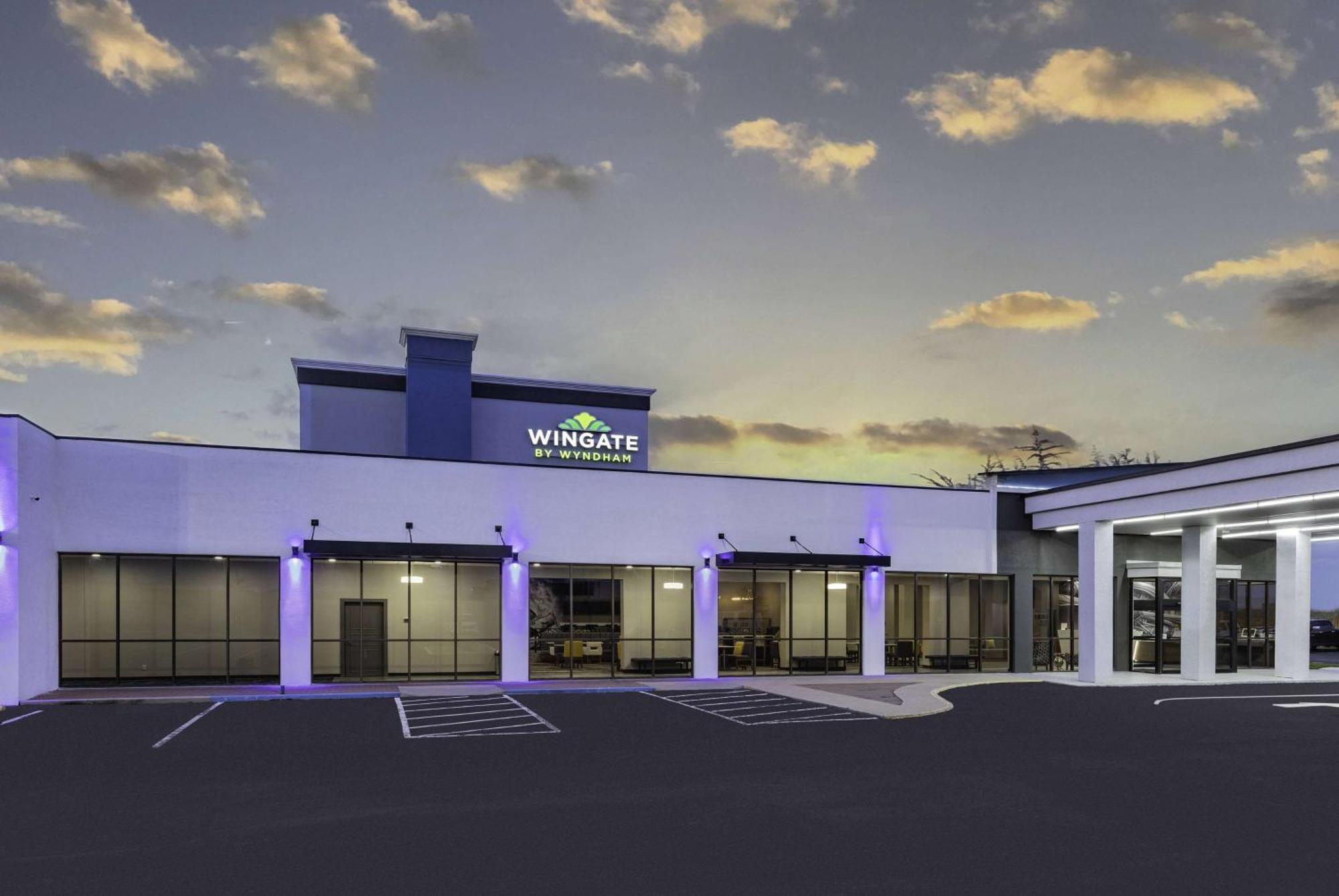 Wingate By Wyndham Wichita Airport Hotel ภายนอก รูปภาพ