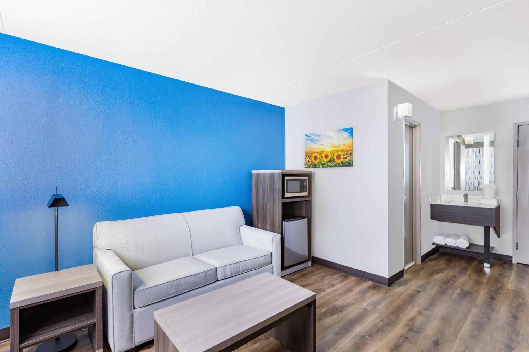 Wingate By Wyndham Wichita Airport Hotel ภายนอก รูปภาพ