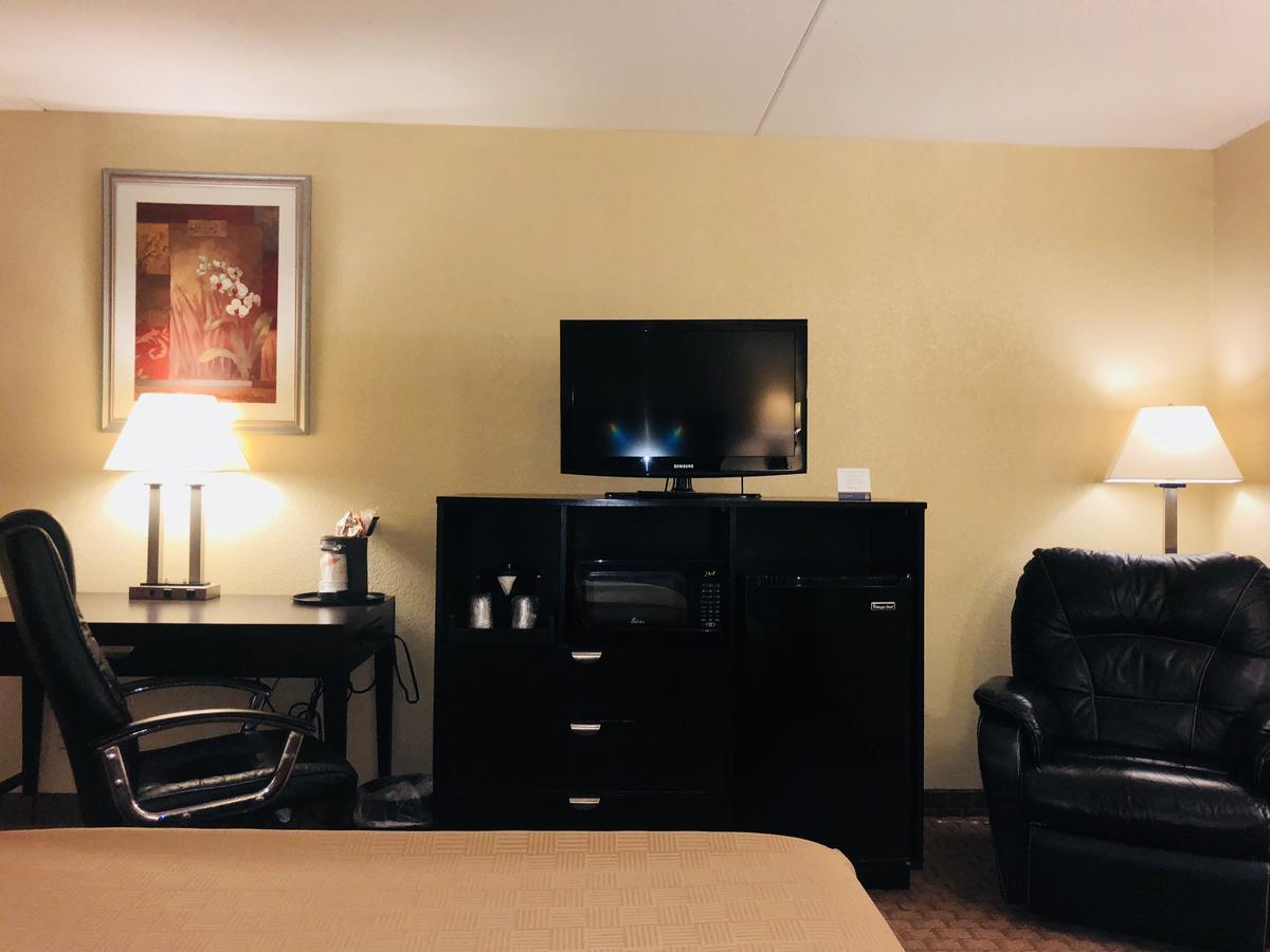 Wingate By Wyndham Wichita Airport Hotel ภายนอก รูปภาพ
