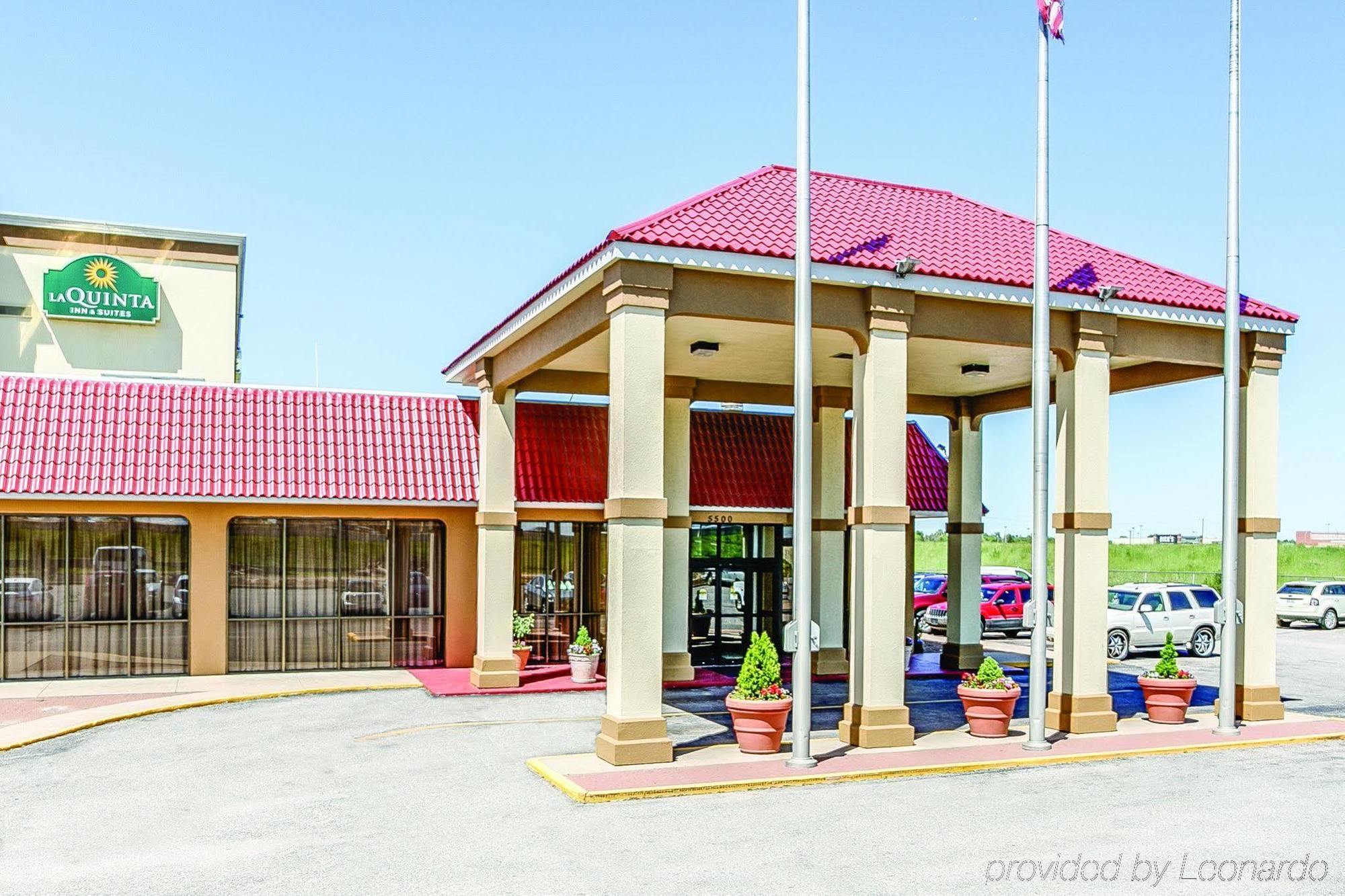 Wingate By Wyndham Wichita Airport Hotel ภายนอก รูปภาพ
