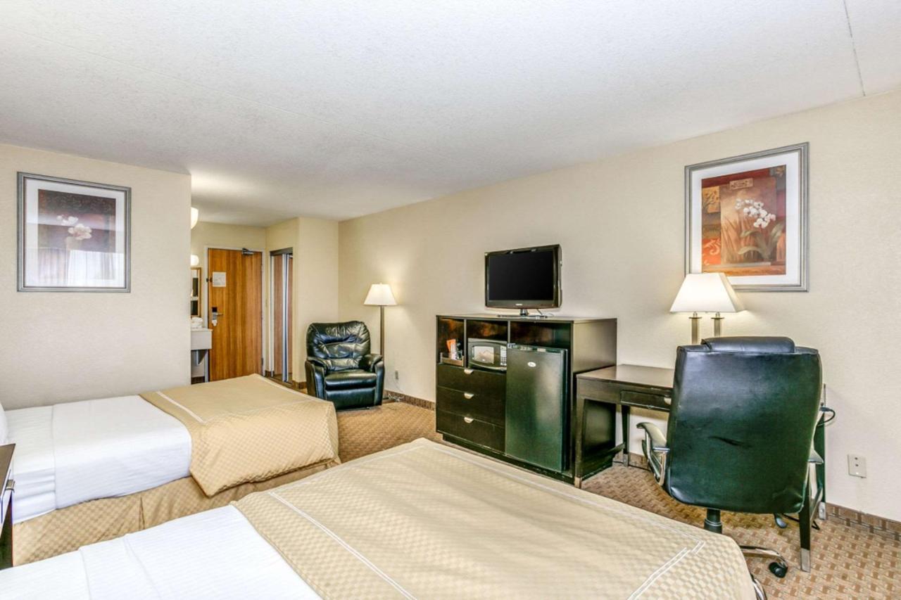 Wingate By Wyndham Wichita Airport Hotel ภายนอก รูปภาพ