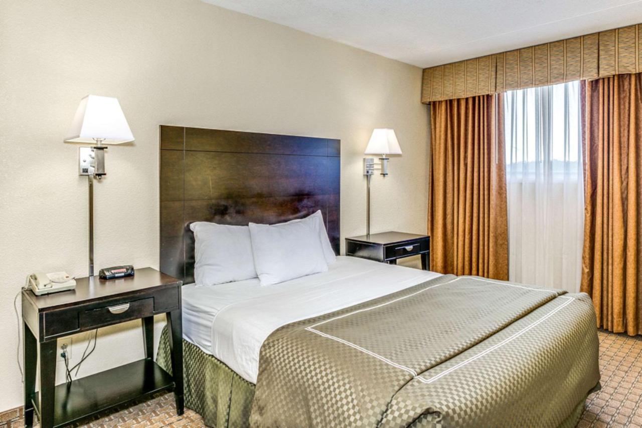 Wingate By Wyndham Wichita Airport Hotel ภายนอก รูปภาพ