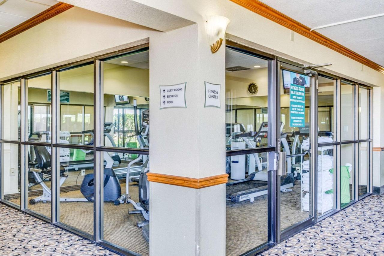 Wingate By Wyndham Wichita Airport Hotel ภายนอก รูปภาพ